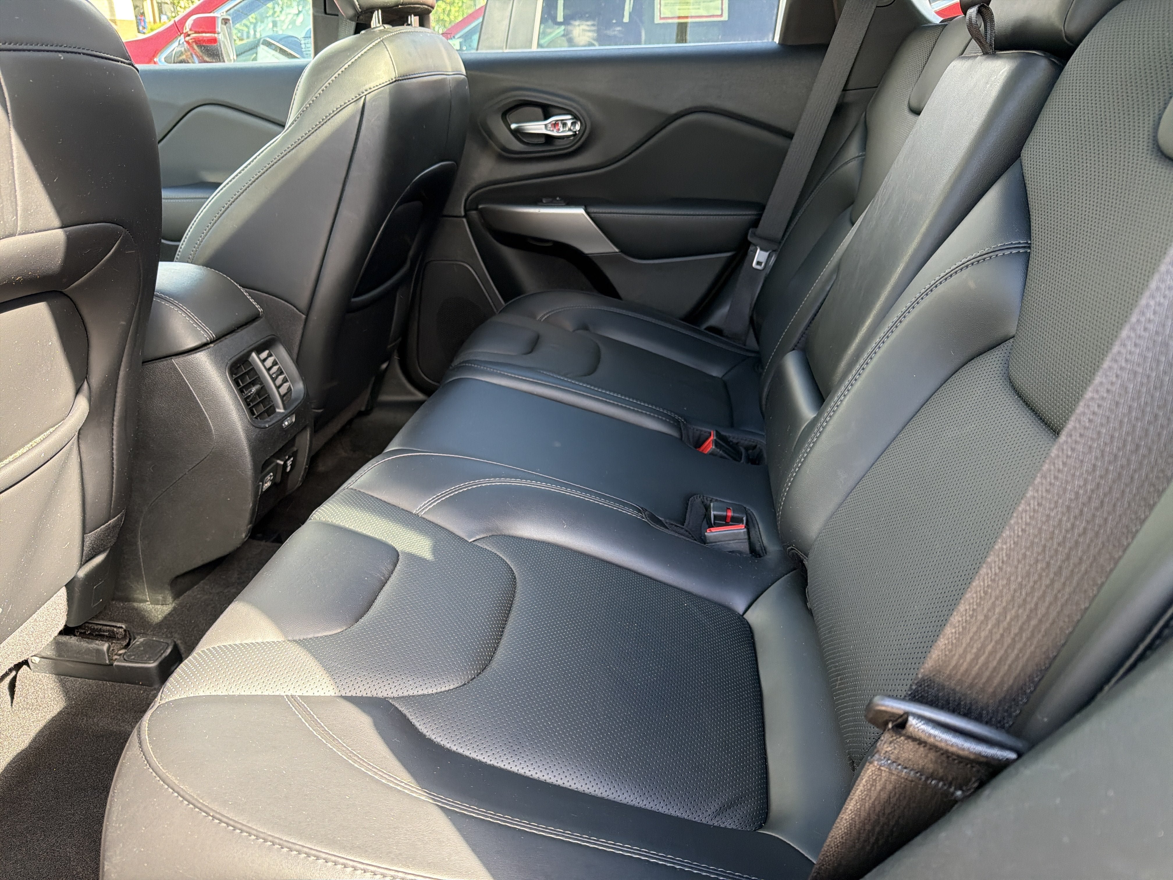 Used 2021 Jeep Cherokee High Altitude AWD/4WD image 26