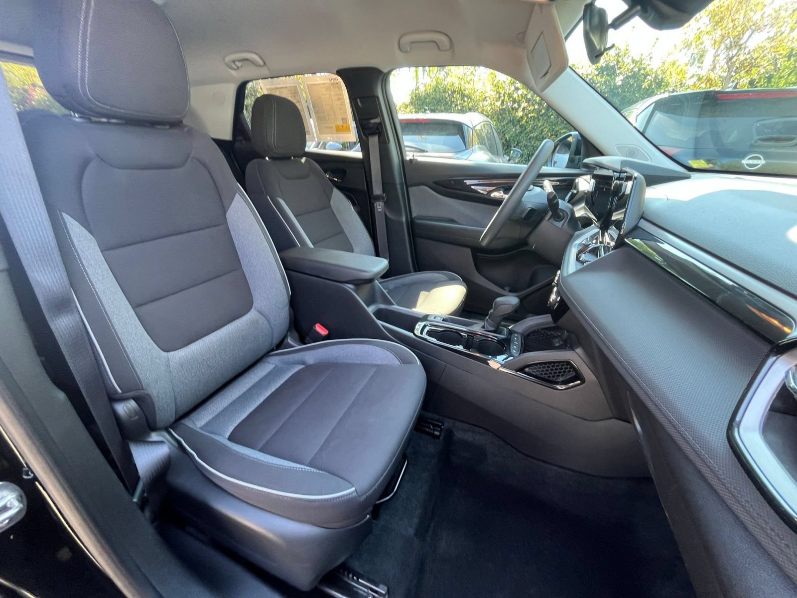Used 2025 Chevrolet TrailBlazer LT FWD image 34
