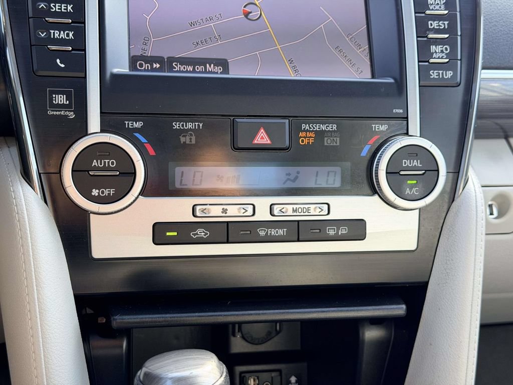 Used 2012 Toyota Camry XLE w/ Leather Pkg FWD image 5