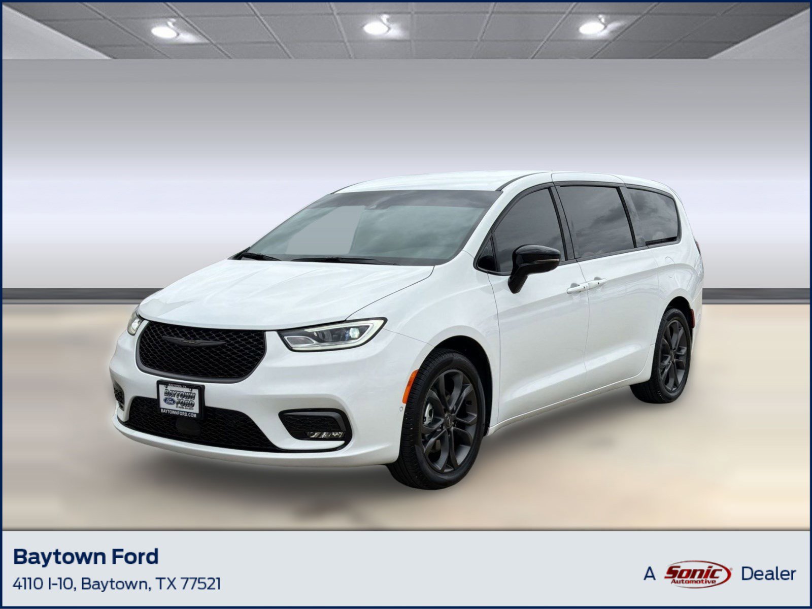 Used 2026 Chrysler Pacifica Select image 1