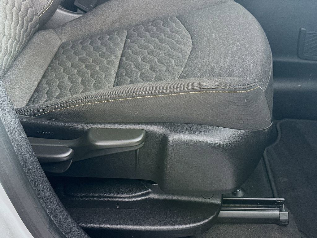 Used 2018 Chevrolet Equinox LT FWD image 23