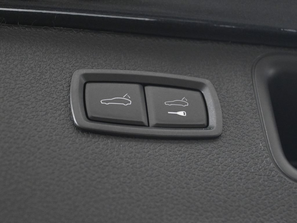 Used 2026 Porsche Macan AWD/4WD image 42