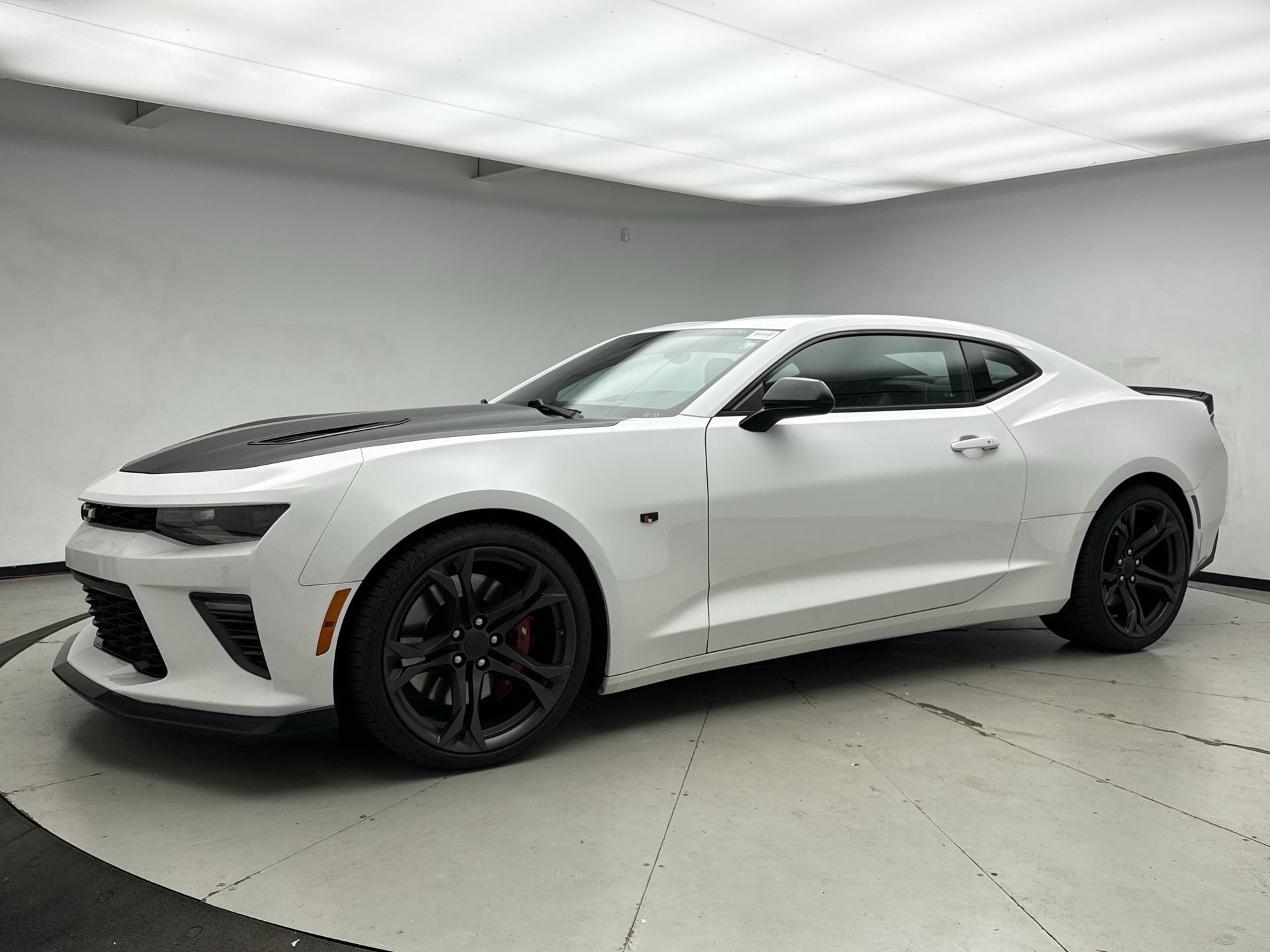 Used 2018 Chevrolet Camaro SS RWD image 1