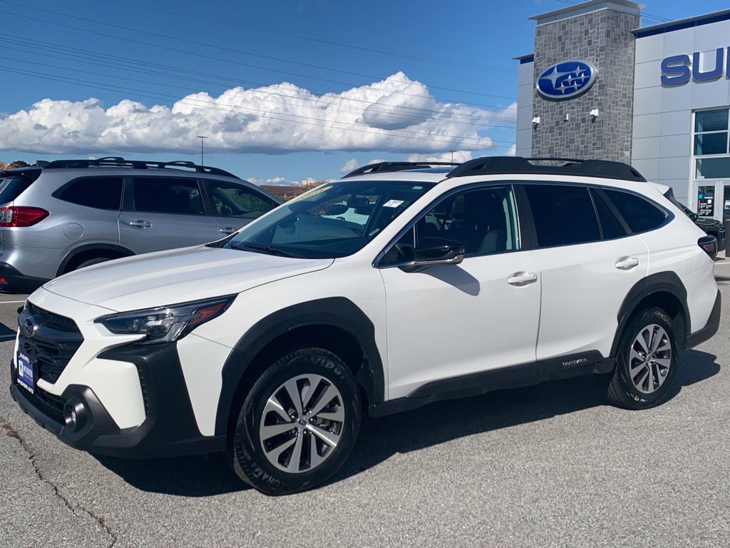 Used 2025 Subaru Outback Premium AWD/4WD image 3