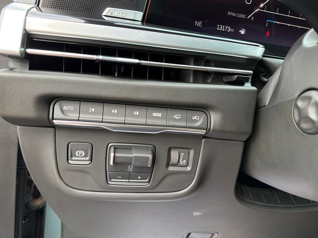 Used 2025 Cadillac Escalade Sport w/ Touring Package image 22