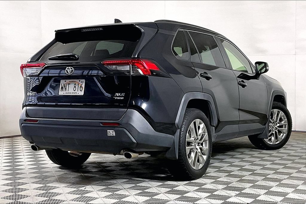 Used 2019 Toyota RAV4 XLE Premium w/ Cold Weather Package AWD/4WD image 10