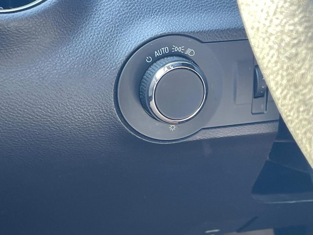 Used 2015 Chevrolet Camaro LS RWD image 27