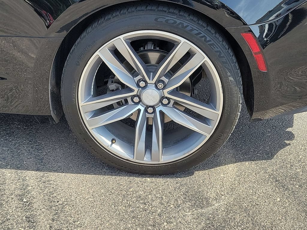 Used 2018 Chevrolet Camaro LT RWD image 11