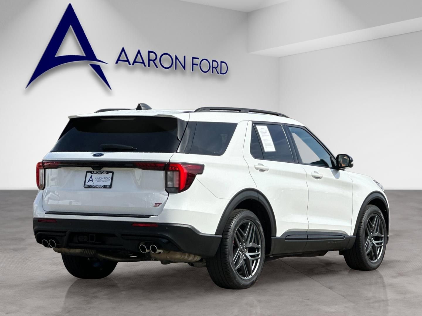 Used 2025 Ford Explorer ST AWD/4WD image 5