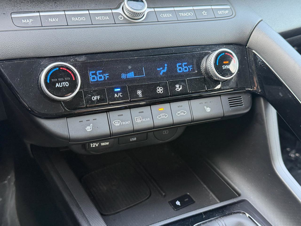 Used 2025 Hyundai Elantra SEL image 19