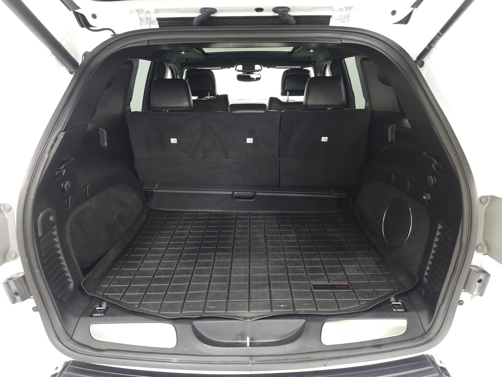 Used 2019 Jeep Grand Cherokee Overland AWD/4WD image 8