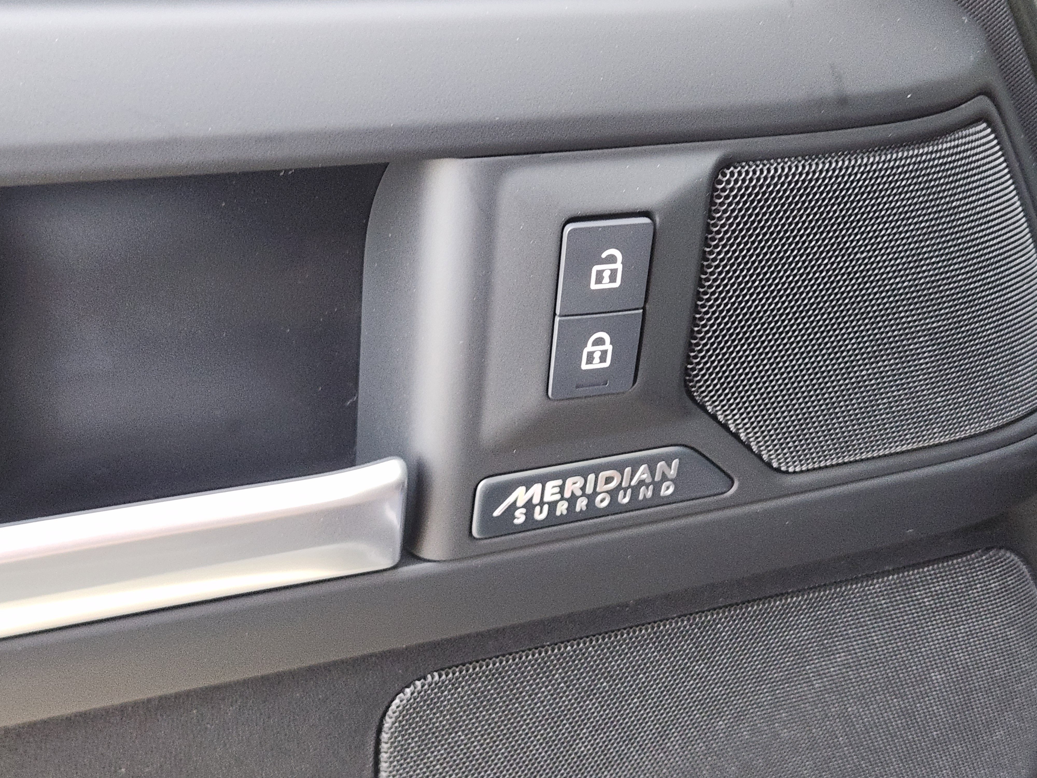 New 2026 Land Rover Defender 110 X-Dynamic SE image 25