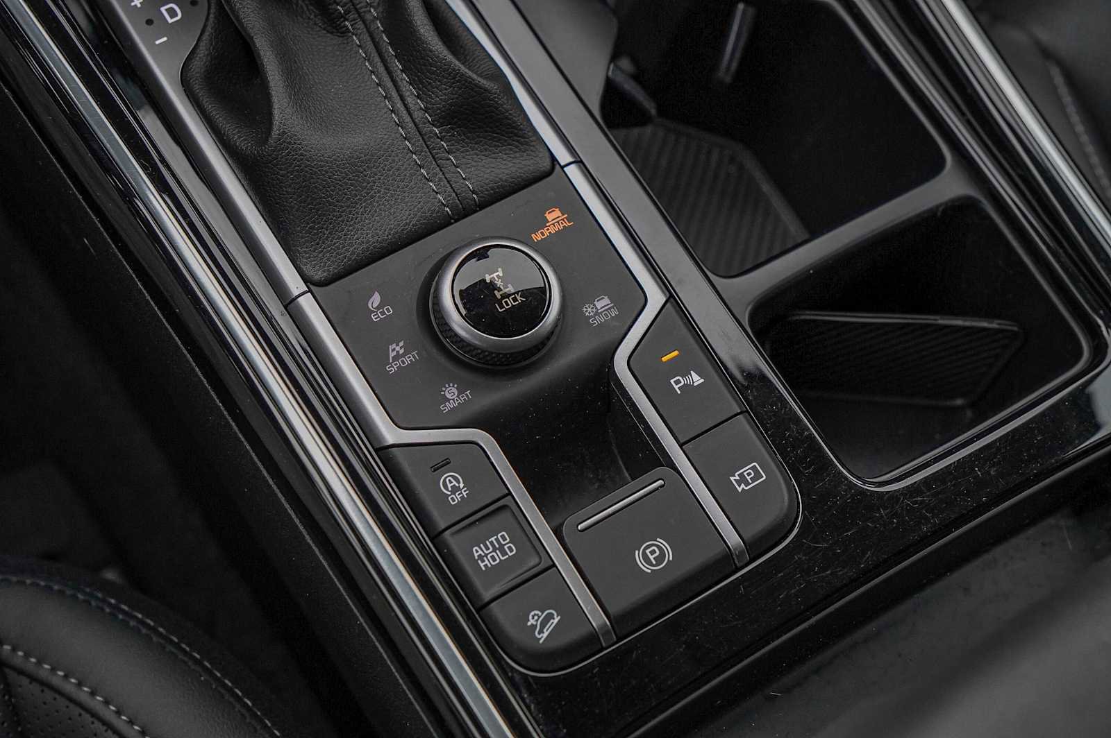 Certified 2025 Kia Sorento SX image 18