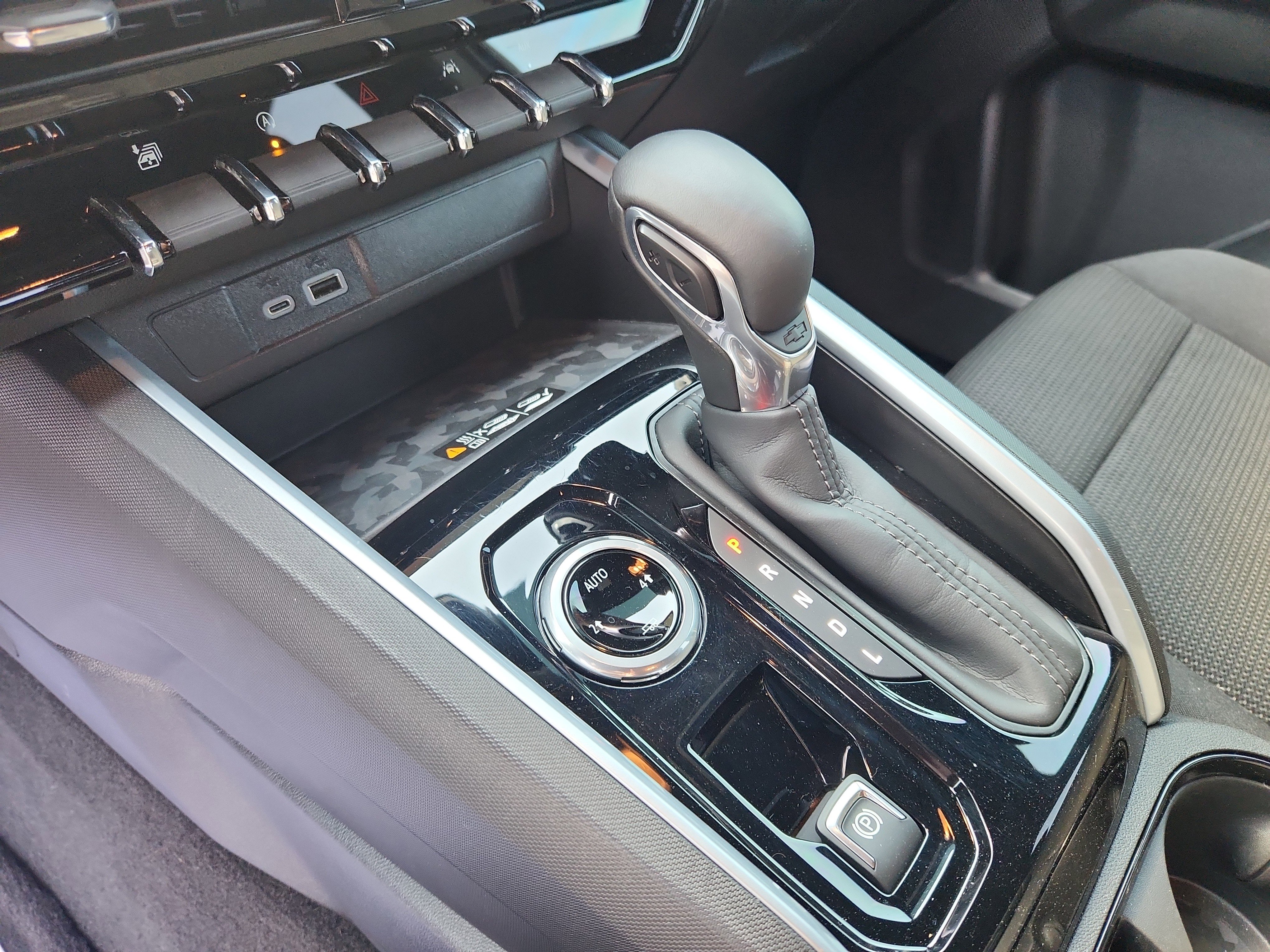 Used 2024 Chevrolet Colorado LT w/ LT Convenience Package II image 23