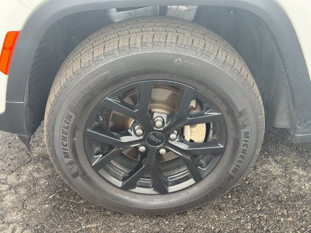 Certified 2025 Jeep Grand Cherokee Altitude AWD/4WD image 10