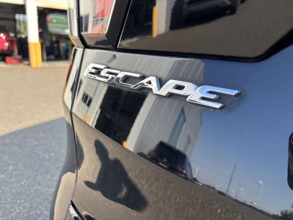 Used 2017 Ford Escape SE w/ SE Leather Comfort Package AWD/4WD image 11