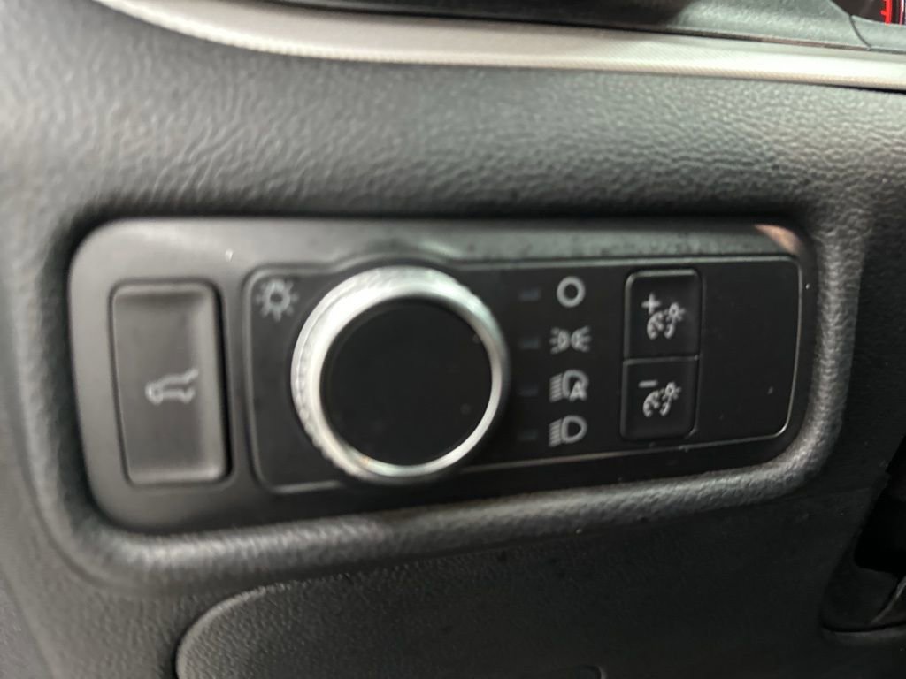 Used 2020 Ford Explorer XLT image 20