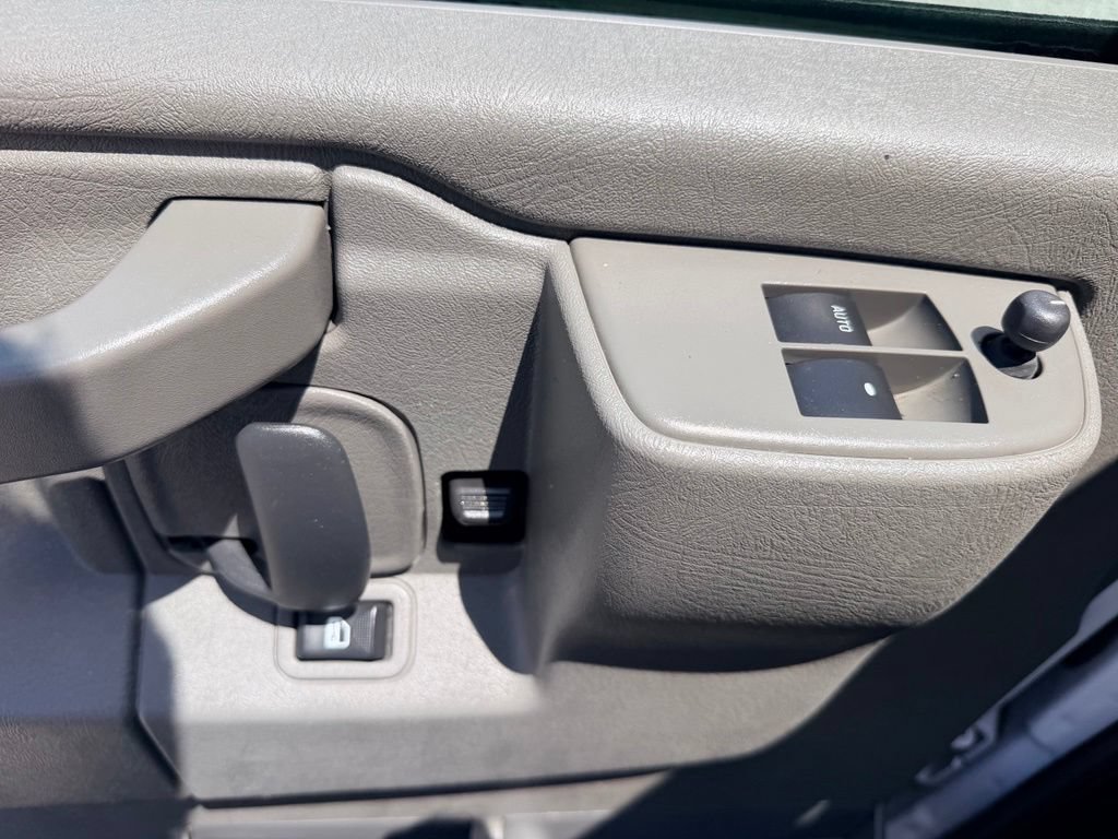Used 2022 Chevrolet Express 3500 LS RWD image 17