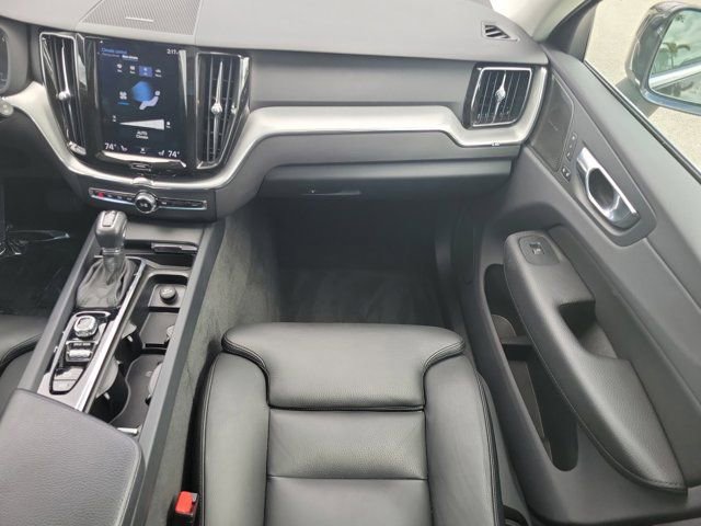 Used 2019 Volvo XC60 T6 Momentum w/ Multimedia Package image 18