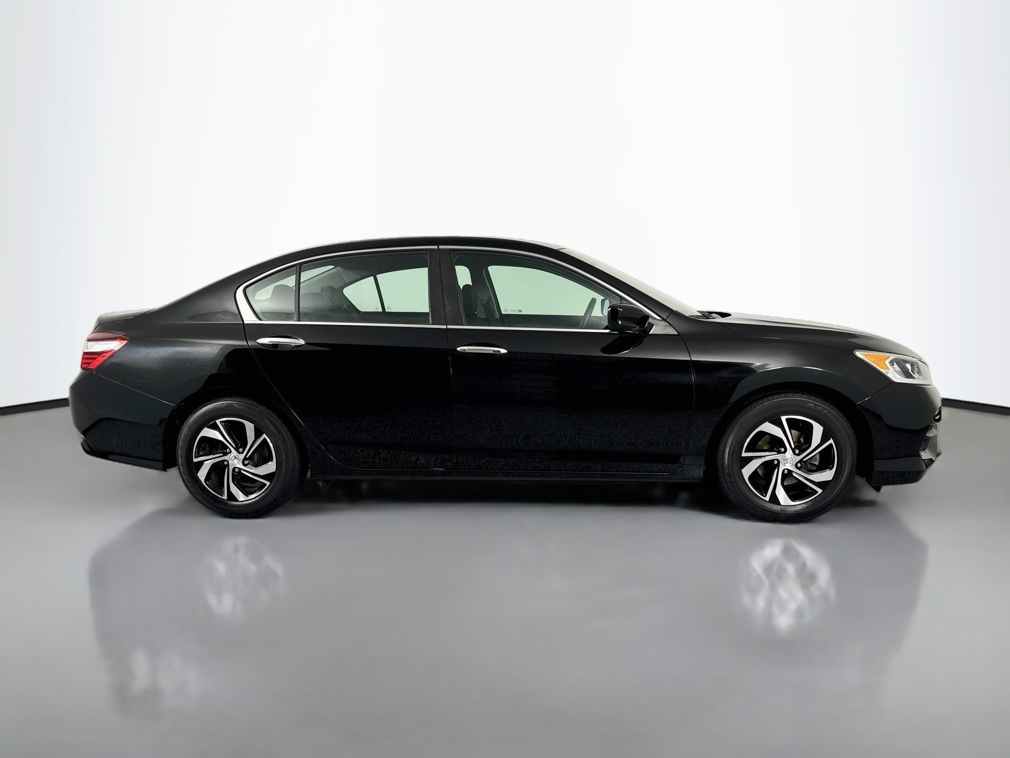 Certified 2017 Honda Accord LX image 4