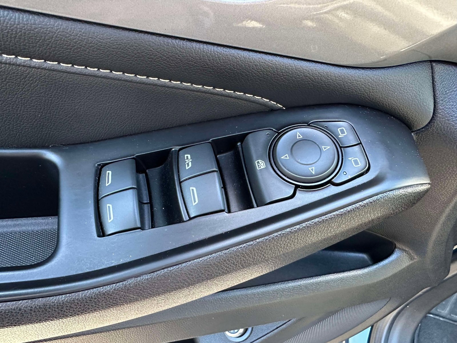 Used 2023 Chevrolet Traverse LT image 16