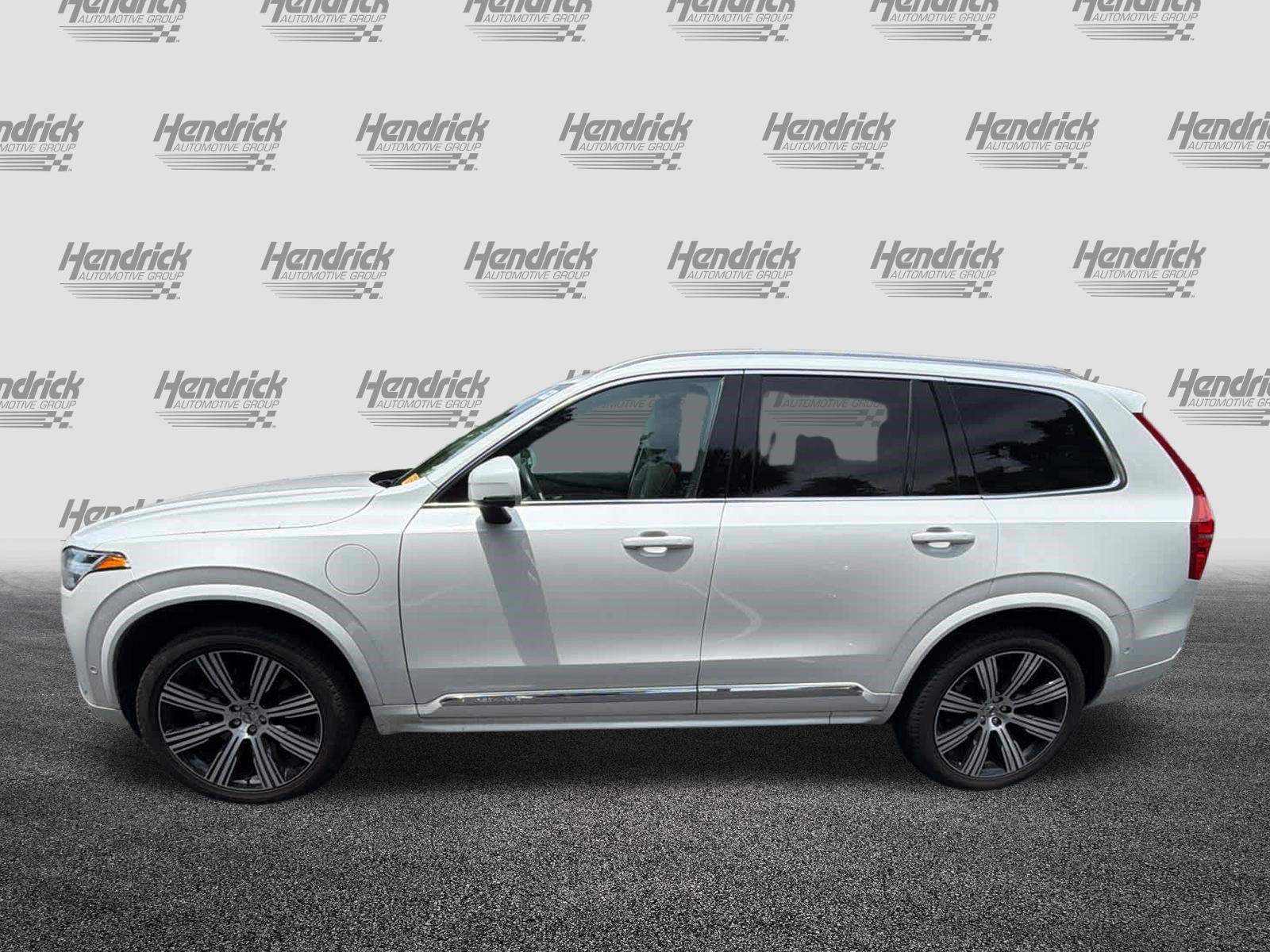 Used 2024 Volvo XC90 T8 Ultimate w/ Protection Package Premier AWD/4WD image 9