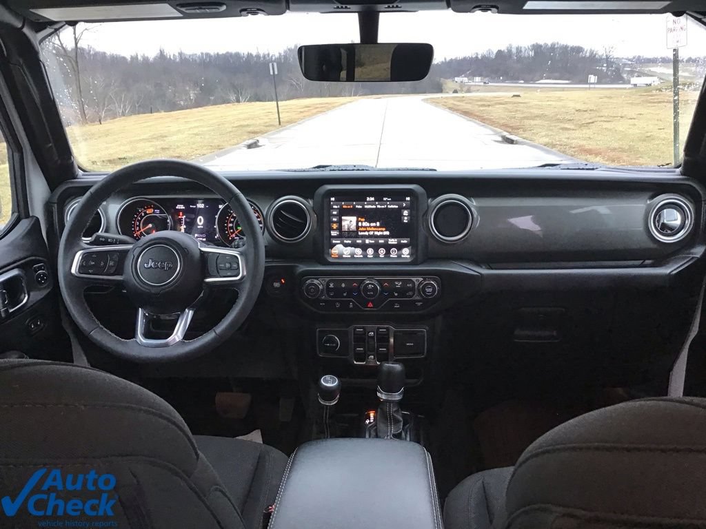 Used 2023 Jeep Wrangler Unlimited Sahara w/ Cold Weather Group AWD/4WD image 15