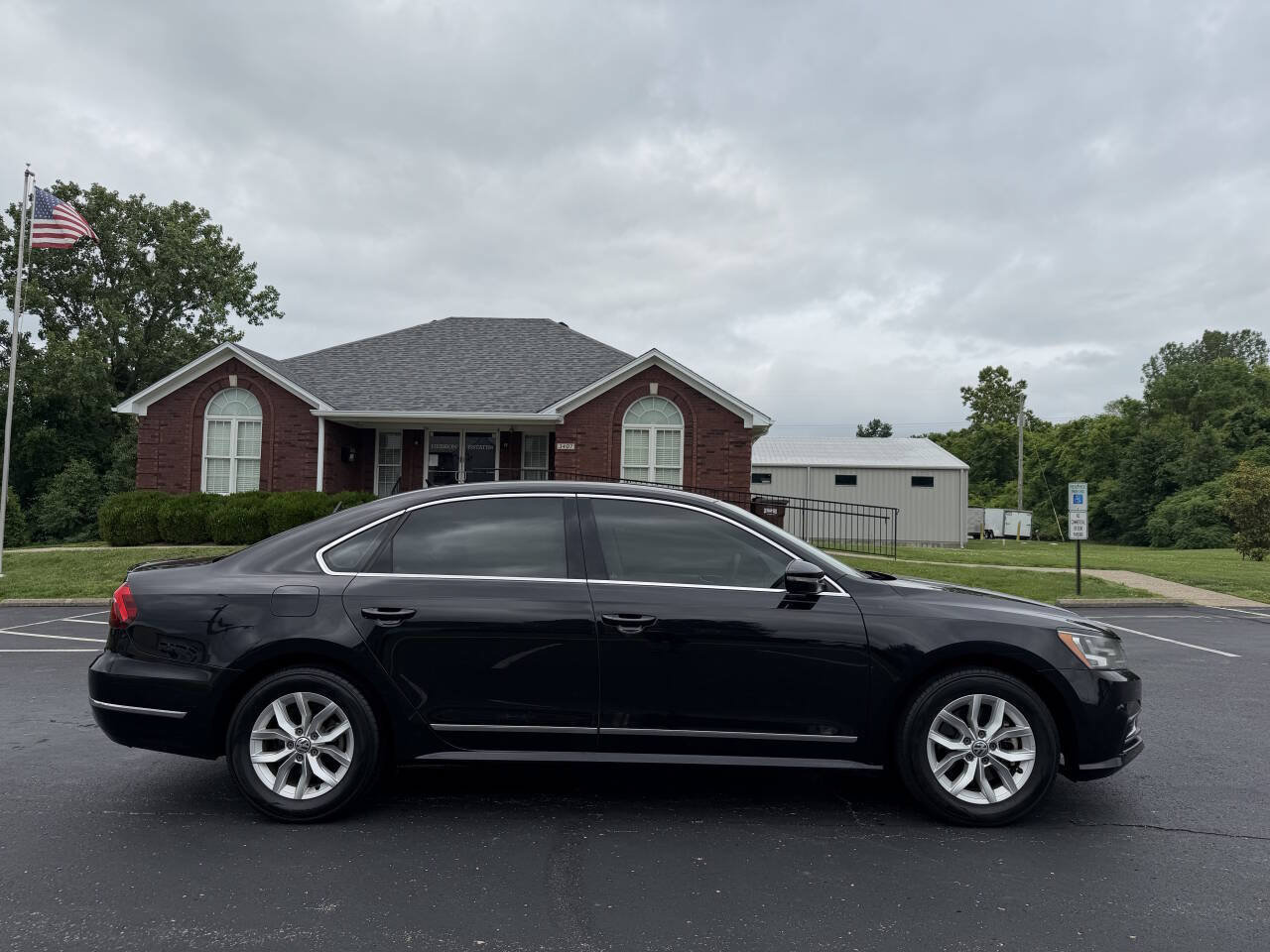 Used 2017 Volkswagen Passat 1.8T S FWD image 7