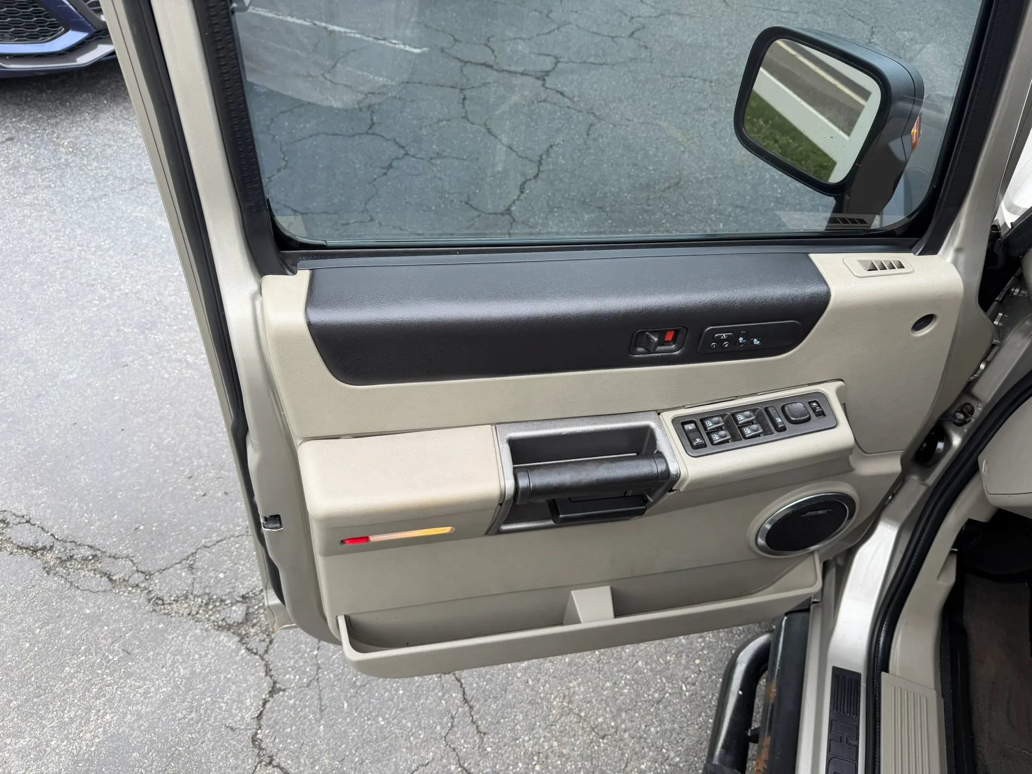 Used 2004 HUMMER H2 AWD/4WD image 32