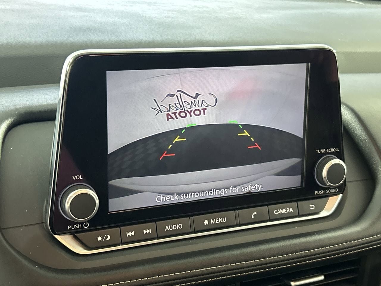 Used 2025 Nissan Rogue SV FWD image 18