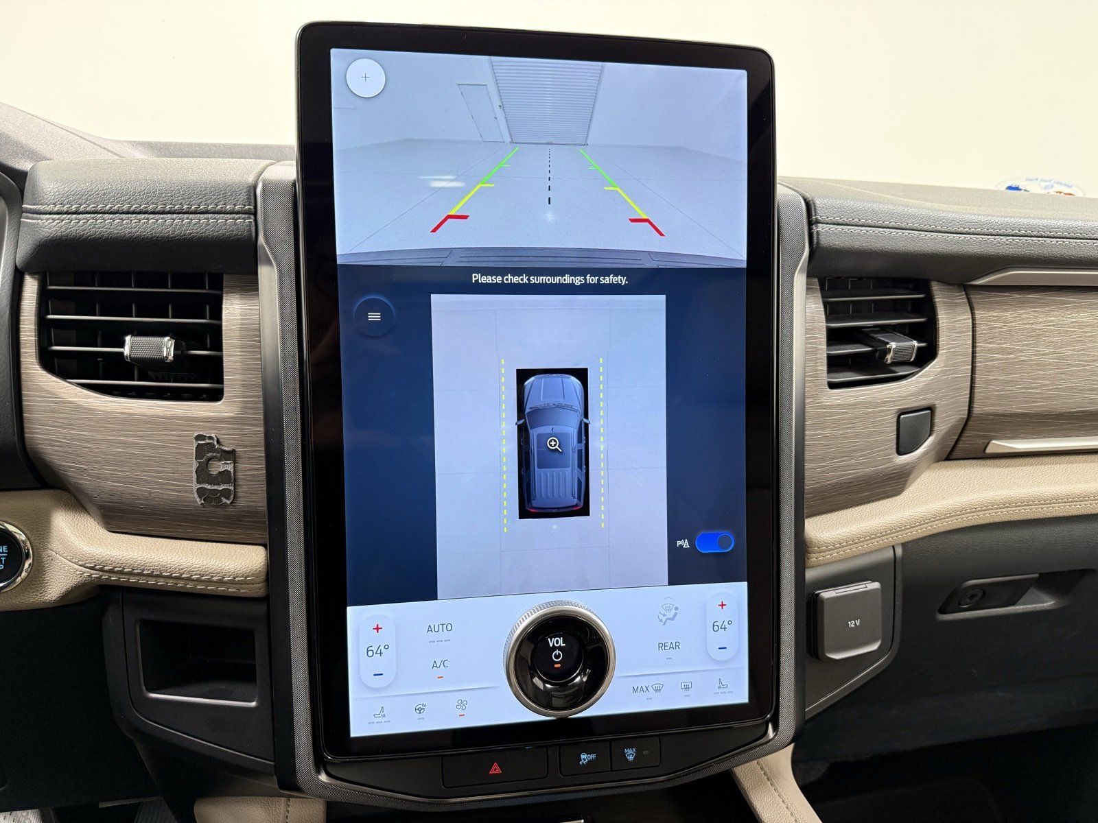 Used 2022 Ford Expedition Limited image 18