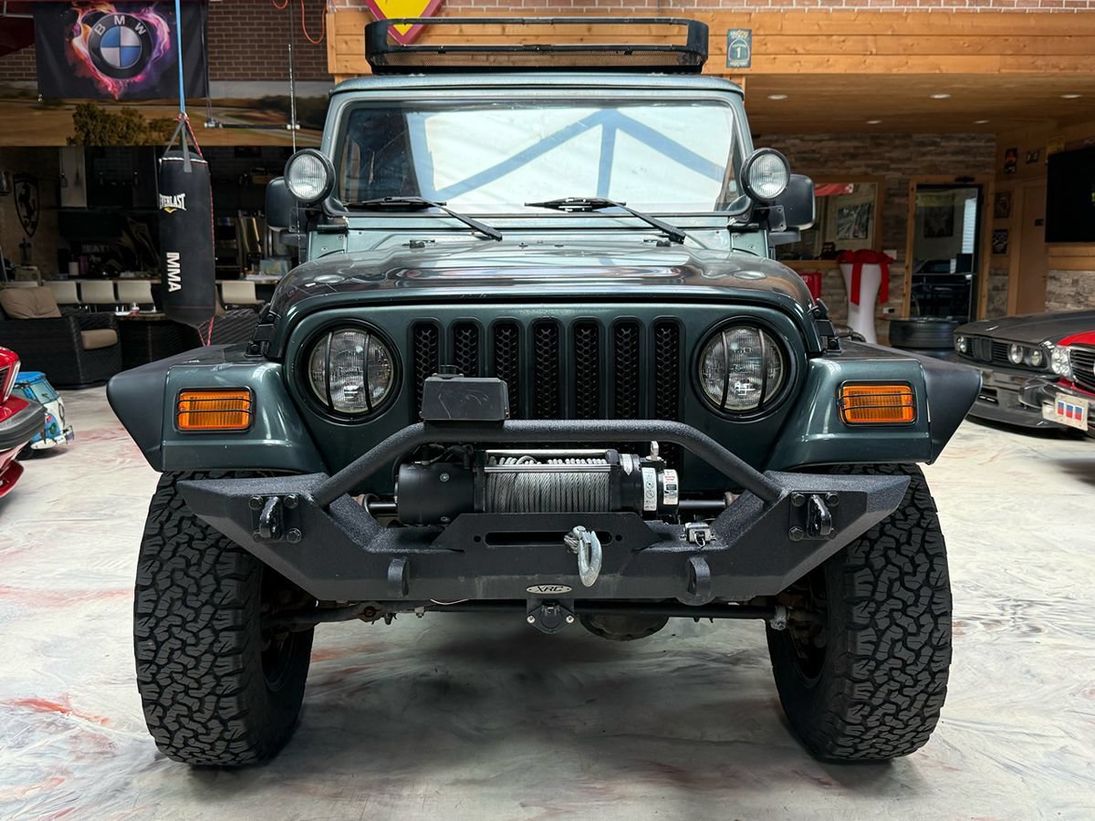 Used 2003 Jeep Wrangler Sahara AWD/4WD image 2