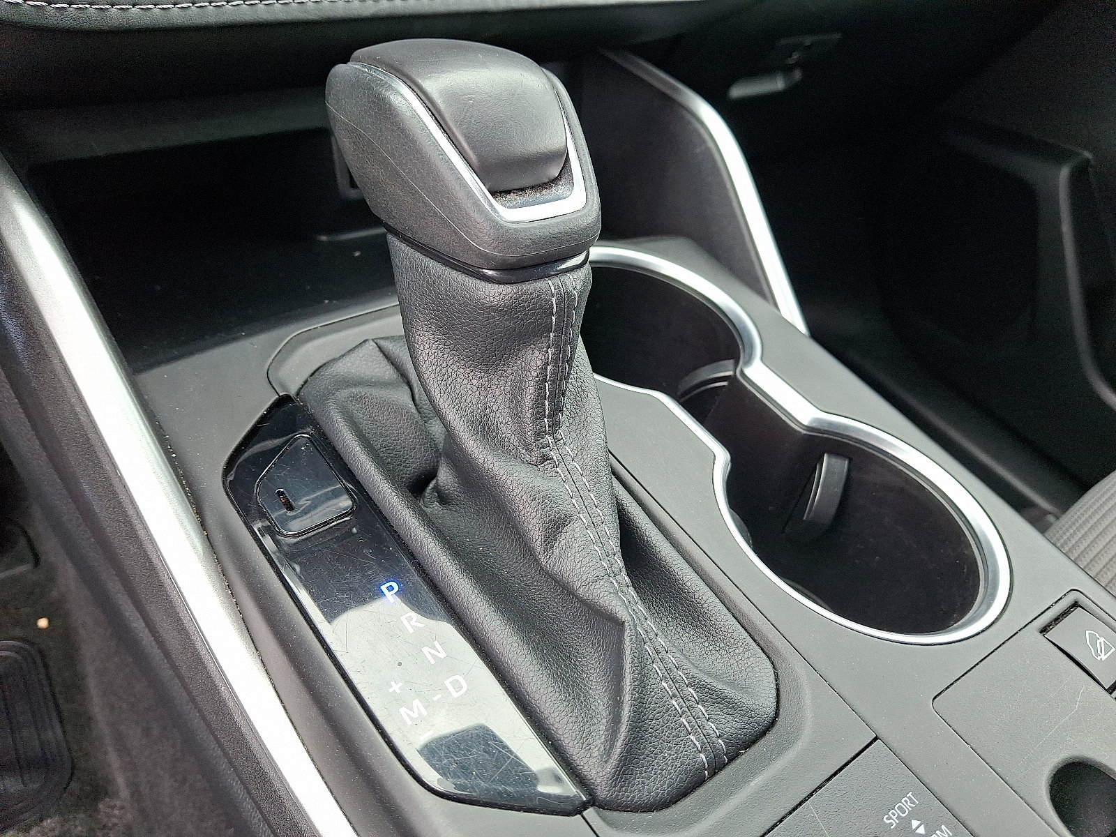 Used 2024 Toyota Highlander LE AWD/4WD image 15
