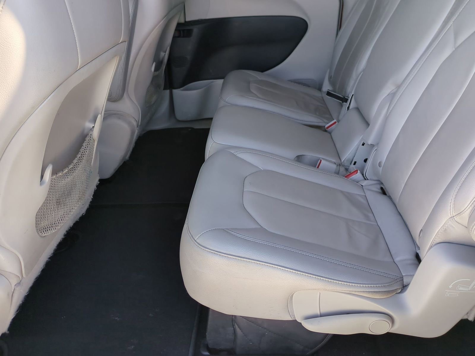 Used 2017 Chrysler Pacifica Touring-L image 19