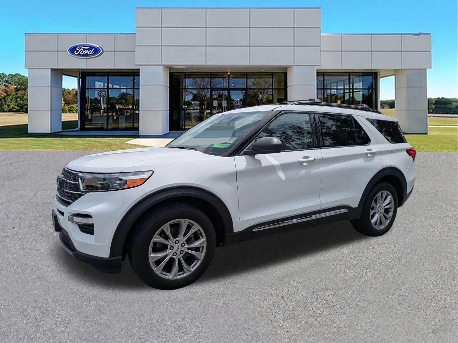 Used 2020 Ford Explorer XLT w/ Equipment Group 202A AWD/4WD image 4