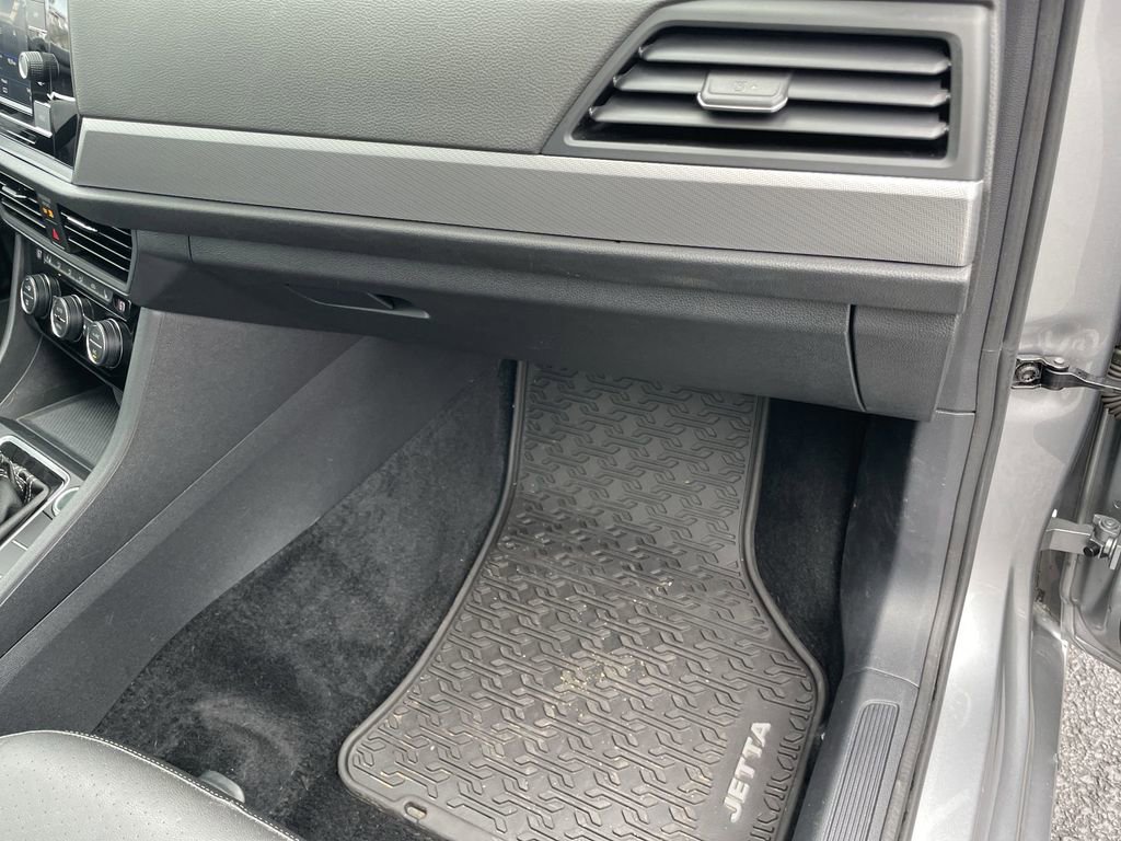 Certified 2021 Volkswagen Jetta SE image 32