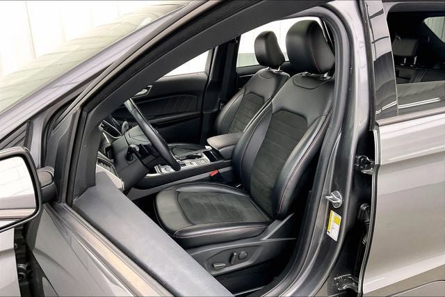 Used 2021 Ford Edge ST-Line w/ Class II Trailer Tow Package AWD/4WD image 8