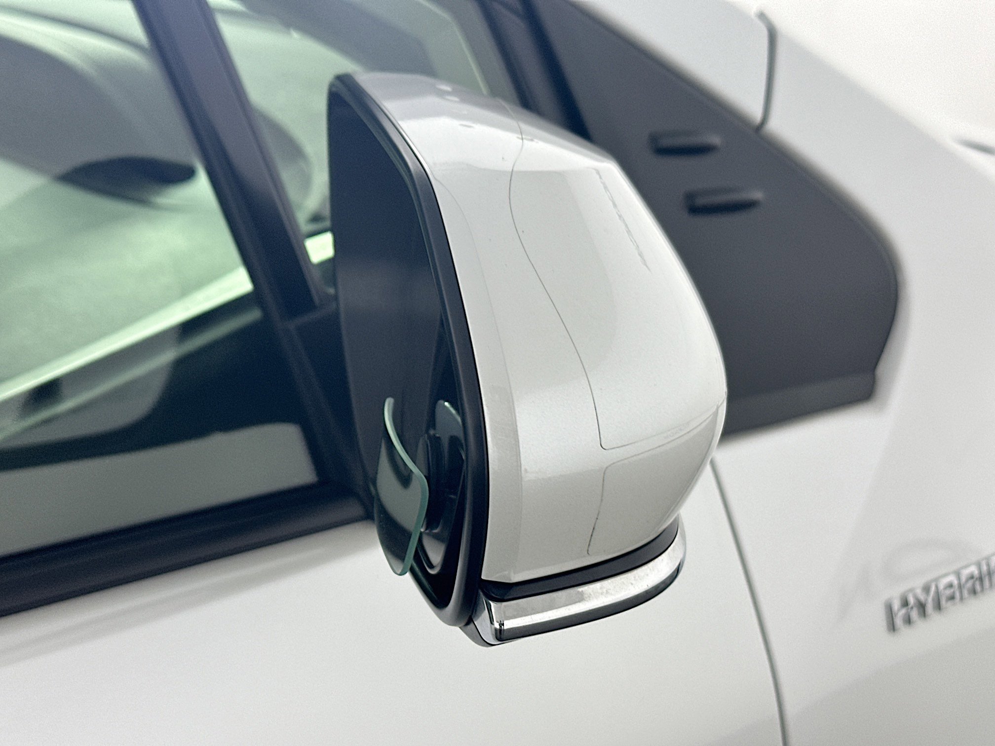 Used 2022 Toyota Prius L Eco image 10