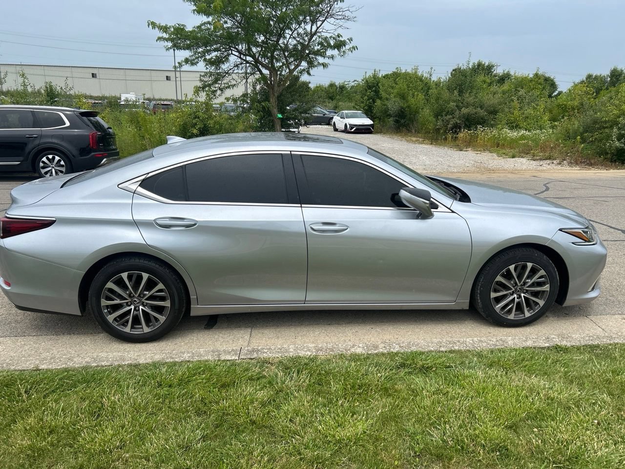 Used 2022 Lexus ES 350 w/ Premium Package FWD image 2
