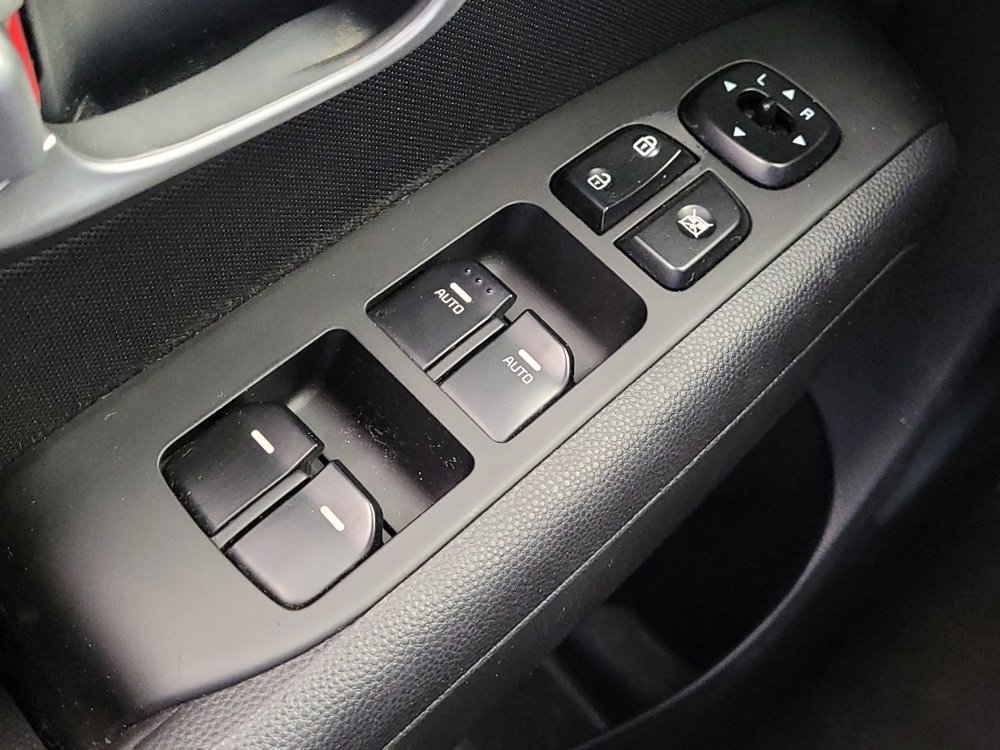 Used 2016 Kia Soul + FWD image 27