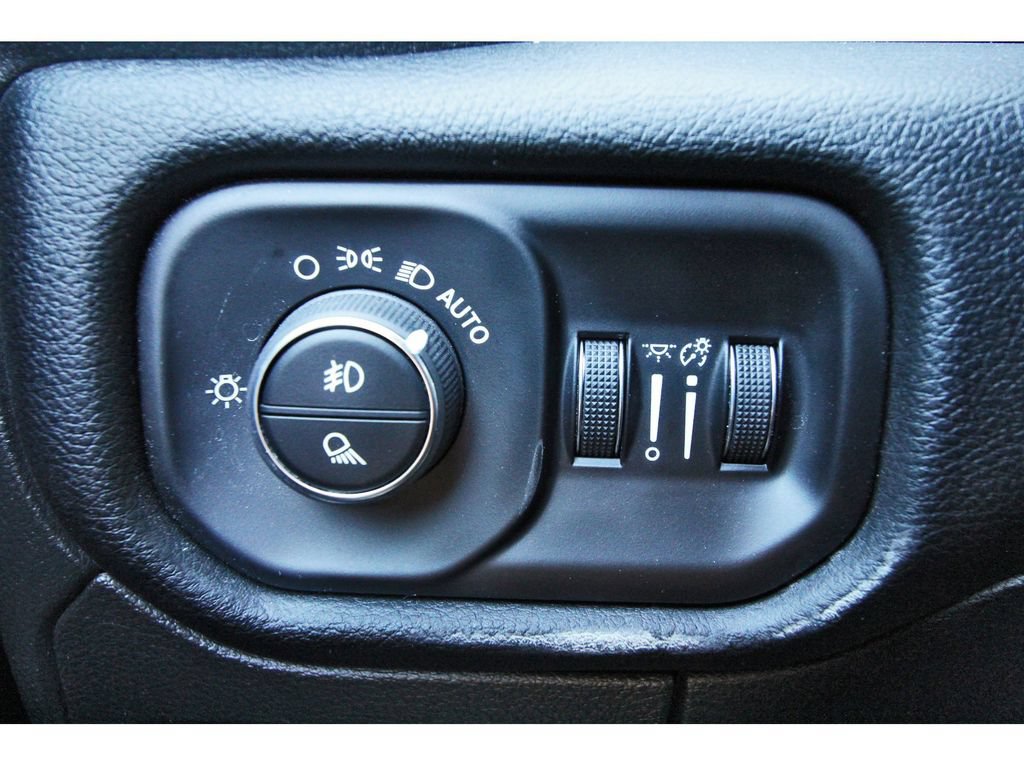 Used 2026 RAM 1500 Laramie AWD/4WD image 18