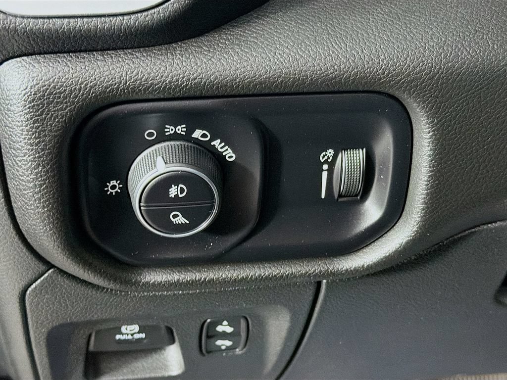 Used 2023 RAM 1500 Big Horn AWD/4WD image 18