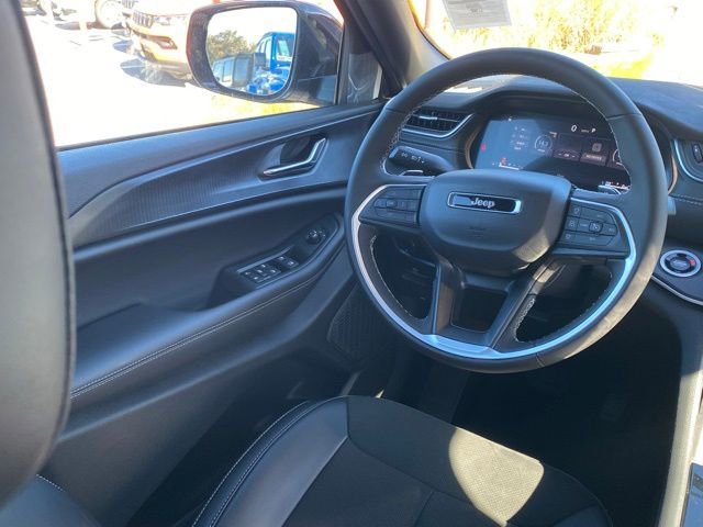 New 2025 Jeep Grand Cherokee Altitude AWD/4WD image 33
