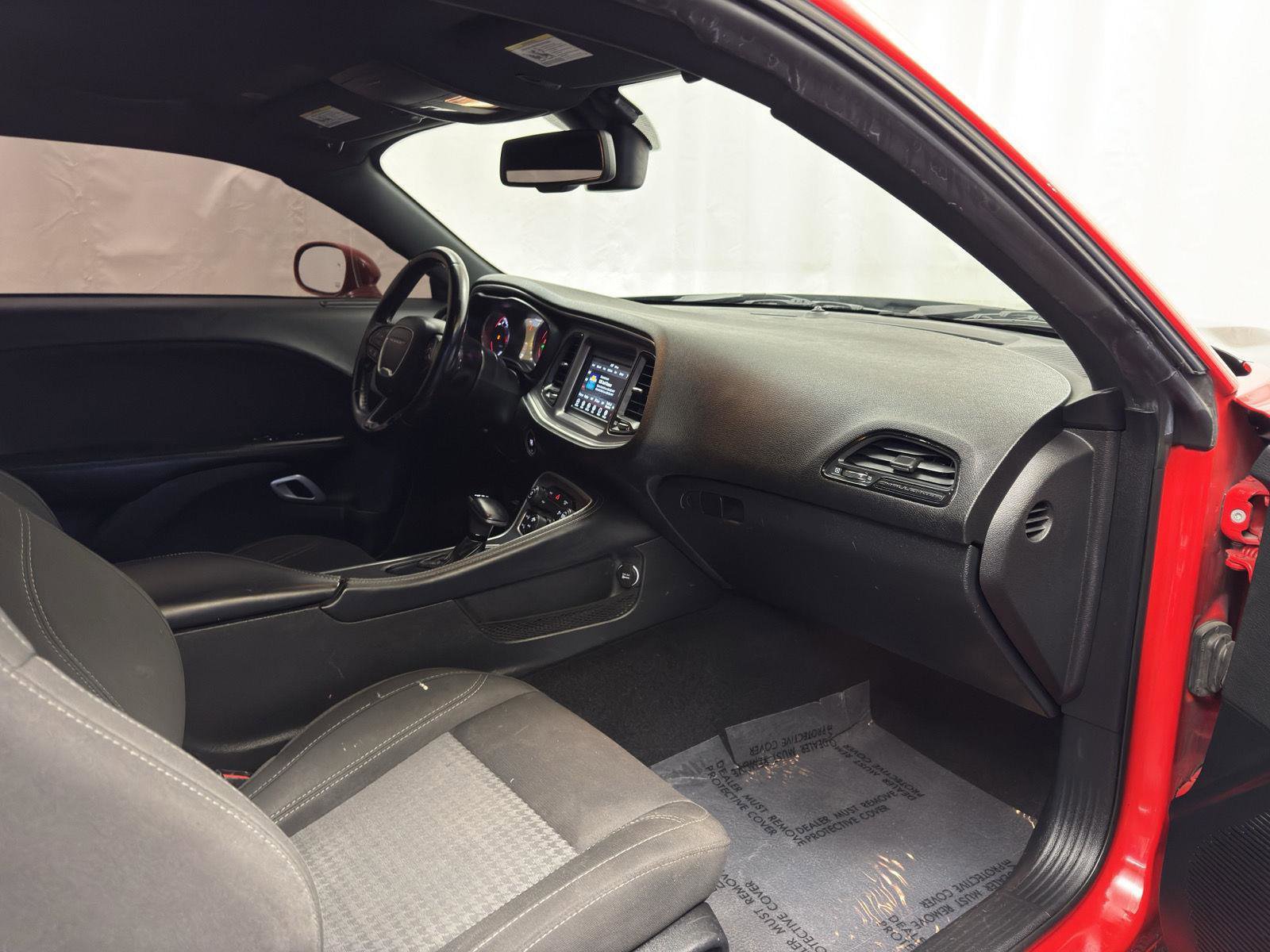 Used 2021 Dodge Challenger SXT image 33