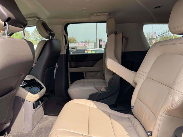Used 2022 Lincoln Navigator 4WD image 14
