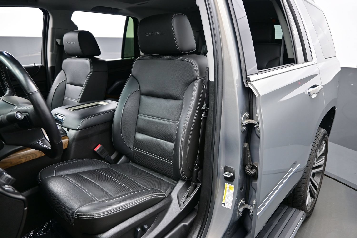 Used 2019 GMC Yukon Denali w/ Denali Ultimate Package AWD/4WD image 12