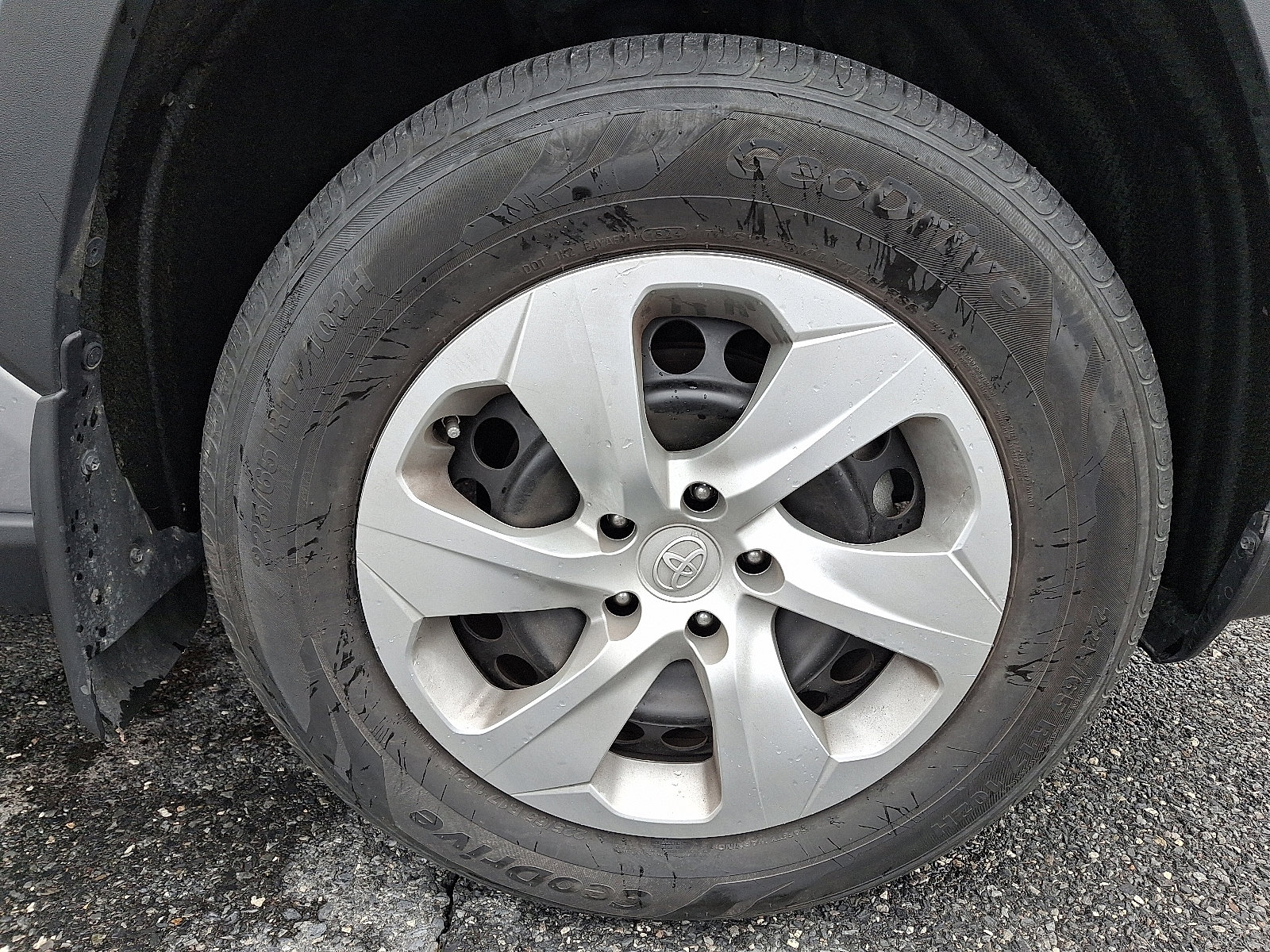 Used 2022 Toyota RAV4 LE image 9