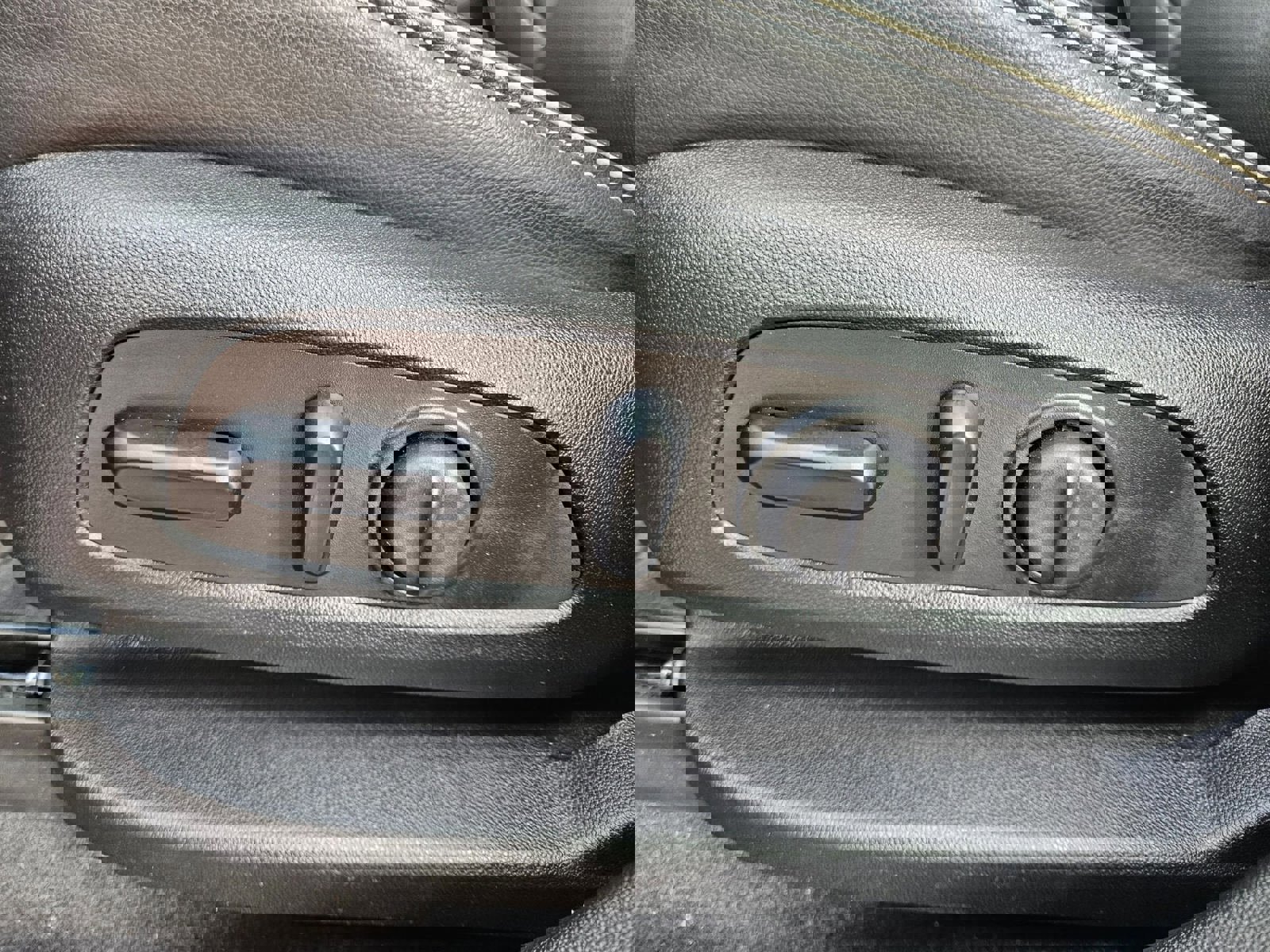 Used 2023 GMC Acadia Denali image 24