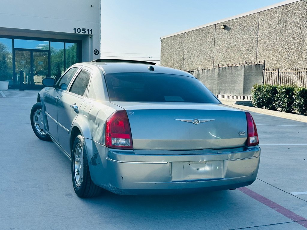 Used 2006 Chrysler 300 Touring RWD image 6
