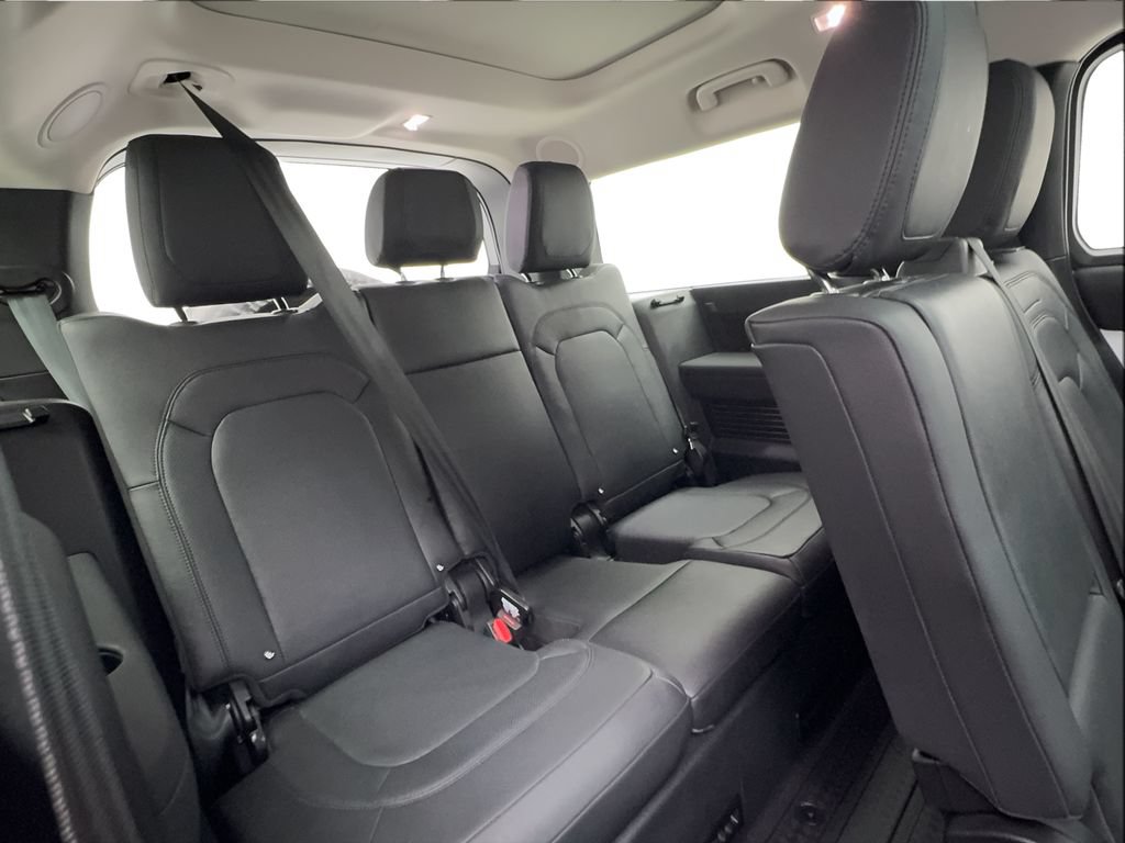 Used 2023 Land Rover Defender 130 SE AWD/4WD image 30